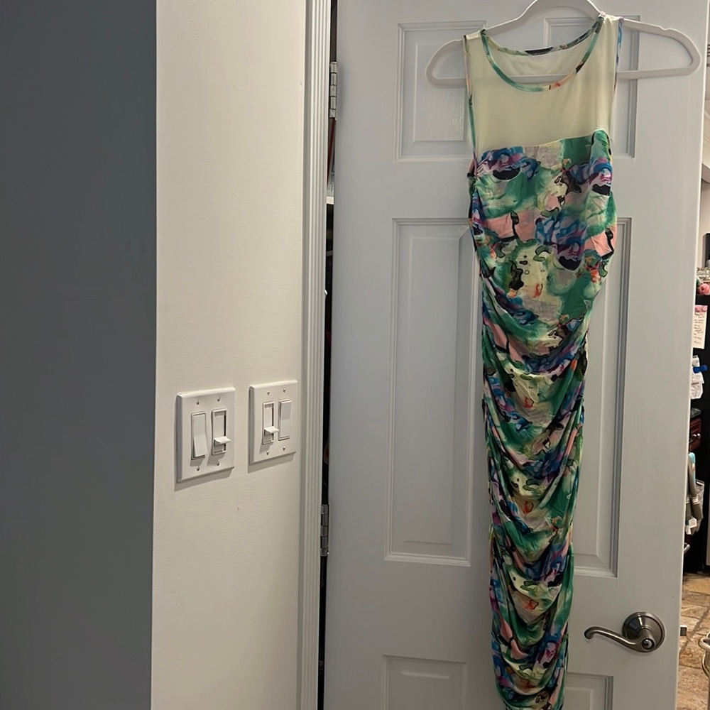 Gorgeous fitted summer dress. Never worn. Vintage. Size P